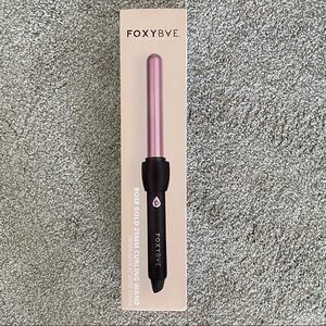 Foxybae curling iron.